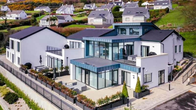 Bayview Luxury 3 Bedroom Apartment First Floor Downings Exteriör bild